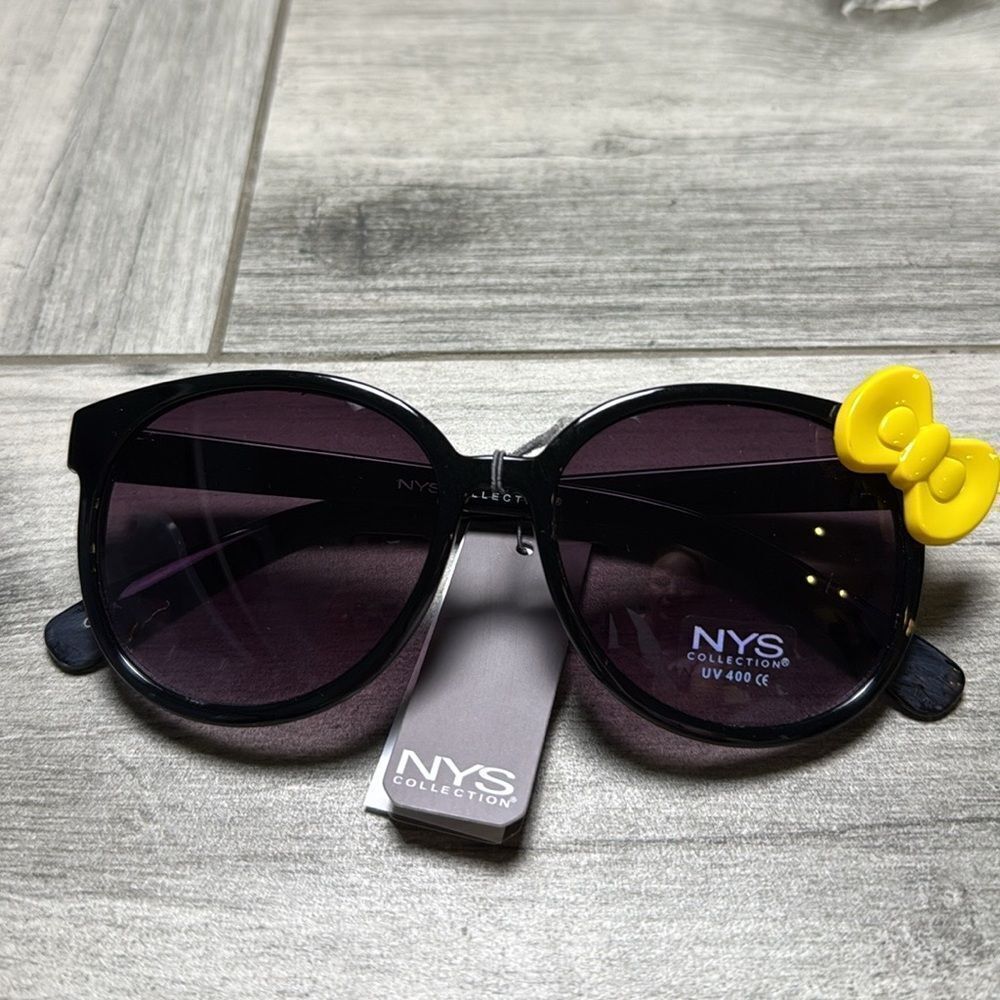 NYS Colllection Womens Hello Kitty Ribbon 100 UV Protection Sunglasses Black NWT